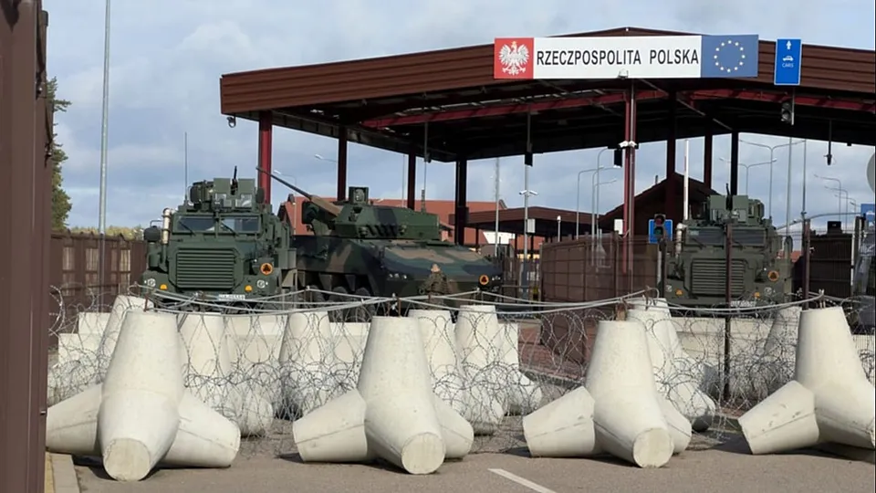 Poland Prepares to Mine Russian Border Post-Treaty Exit