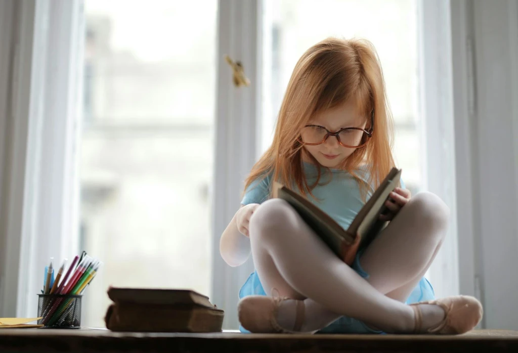 How Childhood Chaos Shapes Pattern Recognition