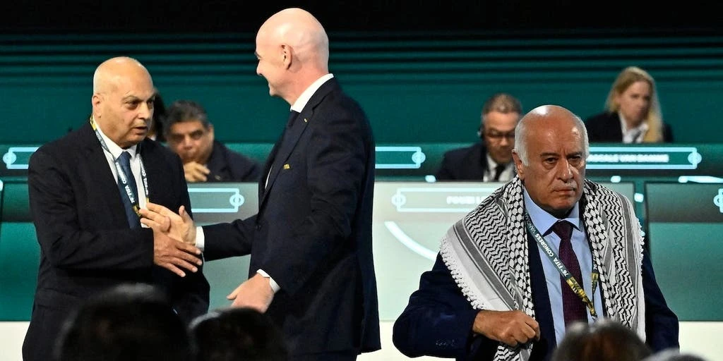 Palestinian Soccer Boss Refuses Handshake With Israeli Counterpart at FIFA Congress