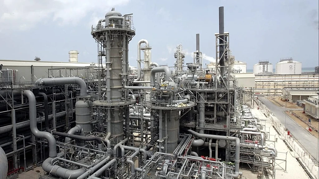 QatarEnergy Halts LNG Production After Attacks, Declares Force Majeure
