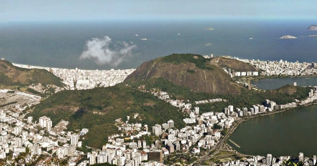 Rio de Janeiro Develops AI Model Outperforming DeepSeek on Alibaba Foundation