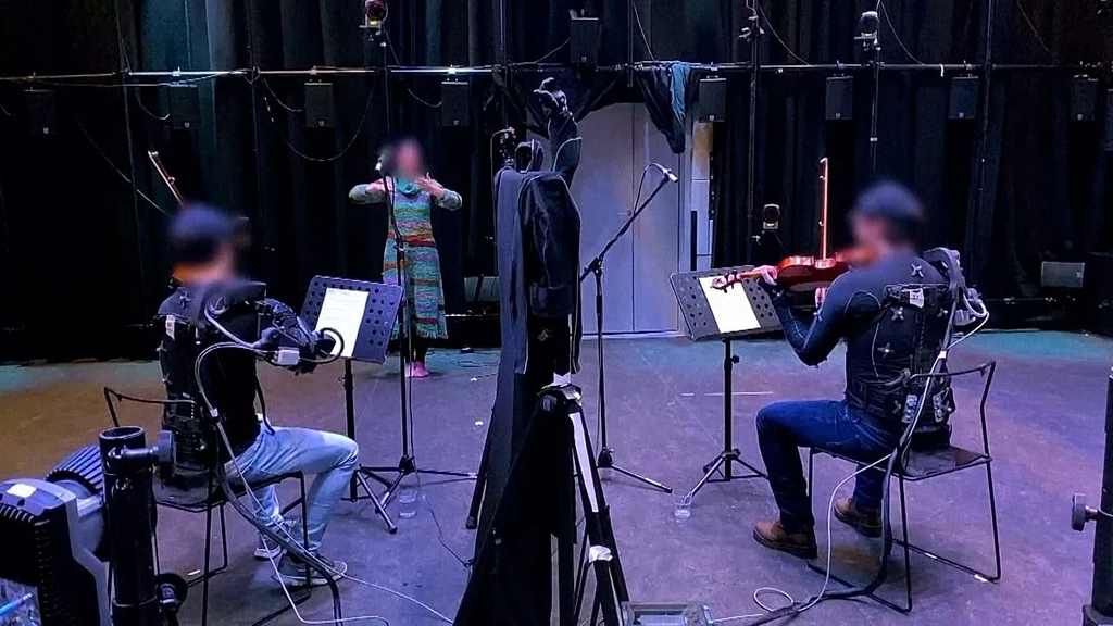 Robotic Exoskeletons Enhance Violinists' Musical Timing