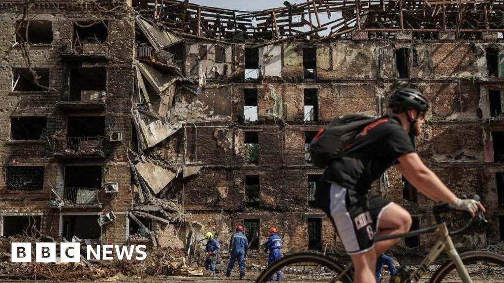 Russia Warns of New Strikes on Kyiv, Urges Foreign Nationals to Leave