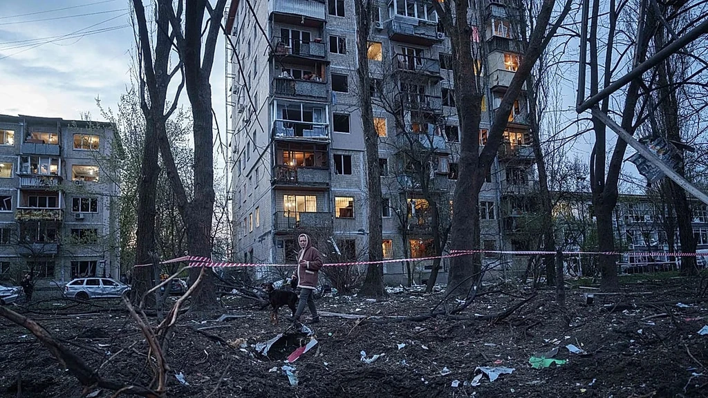 Deadly Russian Strikes Kill 16 Across Ukraine
