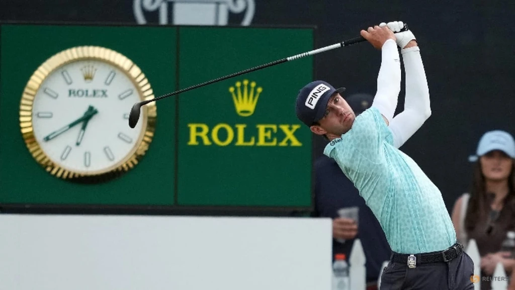 Smalley Leads PGA Championship as Scheffler Says It's 'Anybody's Tournament'