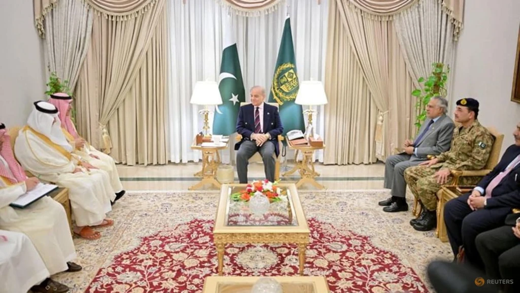 Saudi Arabia Boosts Pakistan's Finances with $3 Billion Deposit