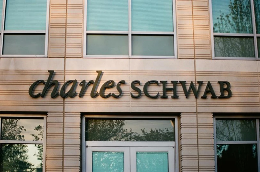 Charles Schwab Enters Prediction Markets with S&P 500 Binary Options