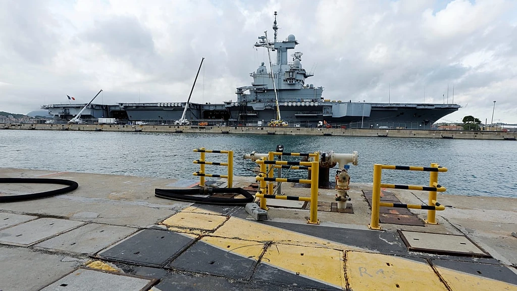 Russian Drone Suspected Near French Carrier in Swedish Waters