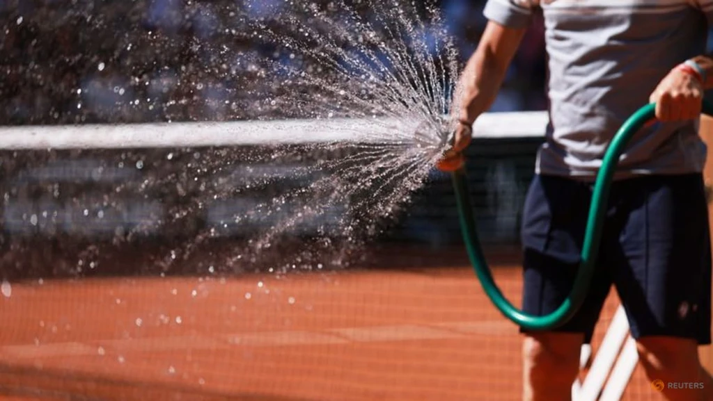 Scorching Heat Tests Players, Accelerates Courts at French Open