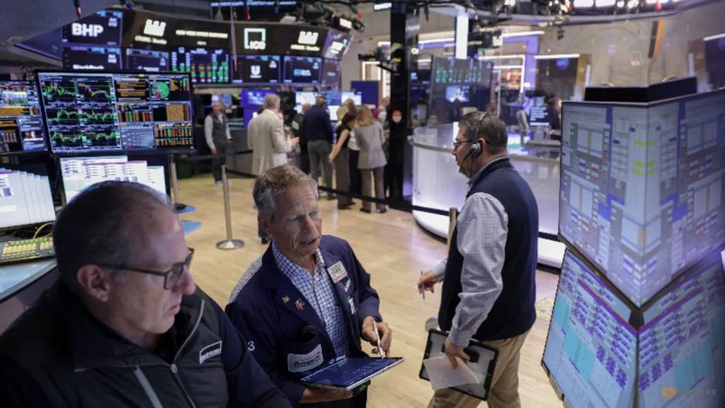 Global Stocks Slide as 30-Year U.S. Treasury Yields Hit 19-Year High
