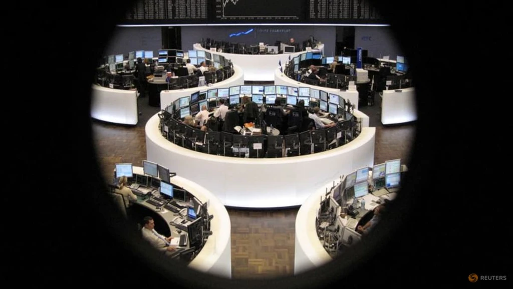 Global Stocks Rise on Strong Earnings, Oil Retreats