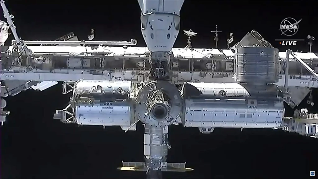 NASA Orders ISS Astronauts to Evacuation Mode Amid Russian Module Air Leaks