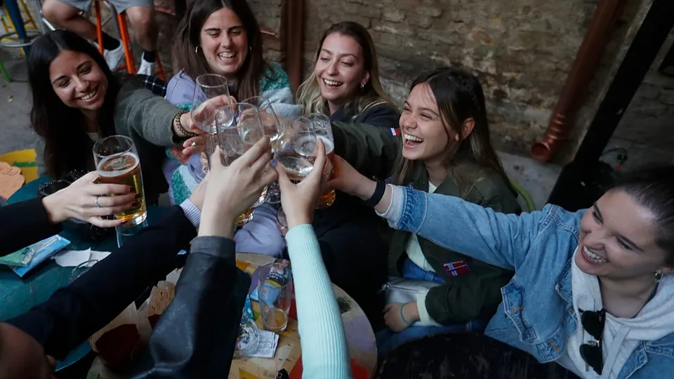 Influencer Drinking Sparks Youth Desire: New Study Reveals Social Media Impact