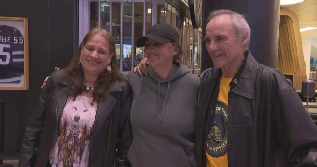 Siblings Separated by '60s Scoop Reunite in Winnipeg