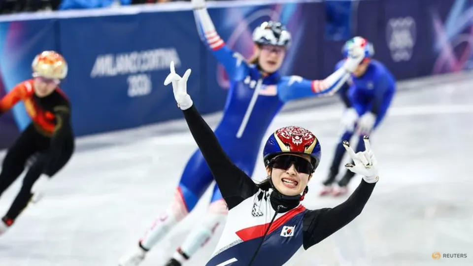 South Korean Skater Kim Gil-li Claims Women's 1,500m Gold