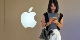 Apple Accelerates Security Updates in Response to AI-Powered Hacking