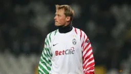 Former Austrian Goalkeeper Alex Manninger Dies in Road Accident at 48