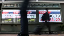 Asia Bonds See Four-Year Outflow Surge Amid Inflation Fears