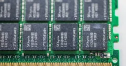 Apple Seeks Trump Administration Approval to Buy Chinese Memory Chips Amid Shortage