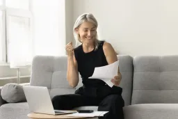 Single Woman Builds Solid Retirement Solo: Budgeting, Market Lessons, and Roth Wisdom