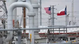 US Energy Policy Clashes with Global Oil Crisis