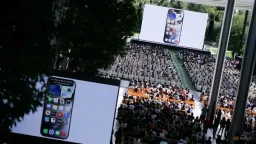 Apple Launches AI-Powered Siri Overhaul at WWDC
