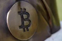 Satoshi-Era Bitcoin Wallet Moved After 14 Years Amid $285B Lawsuit