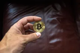 Bitcoin Hovers Near $71,000 Ahead of Critical Breakout Test