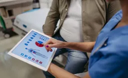 Higher BMI Tied to Narrower Sex Survival Gap in Lung Cancer
