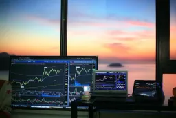 Ceasefire News Sparks Surge in Bitcoin and Tech Stocks, Oil Tumbles