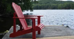 Young Canadians eye cottages as entry point to hot housing market