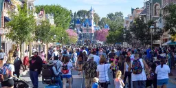 Disney's Facial Recognition Gates: Speed vs. Privacy