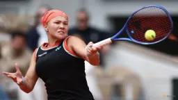 Shnaider Upsets Sabalenka at French Open, Cites Wind Strategy