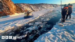Seven Chinese Tourists, Driver Dead After Bus Plunges into Lake Baikal