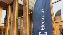 Electrolux to Raise $976 Million, Partners with Midea for North American Shake-up
