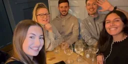 UK Man Creates 'Empty Chairs' Pub Meetups After Friend's Suicide