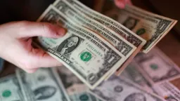 Dollar Holds Firm as Middle East Ceasefire Hopes Rise