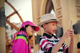 Crypto Executives Predict Digital-Native Generations May Never Need Bank Accounts
