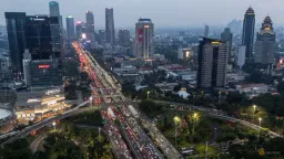 Fitch Downgrades Indonesia's Credit Outlook to Negative