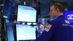 Fed Holds Rates Steady Amid War-Driven Inflation Risks