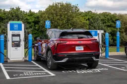 GM Unveils Unified EV Charging App and Sodium-Ion Battery Strategy