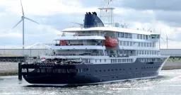 Hantavirus-Hit Cruise Ship Docks in Netherlands for Disinfection