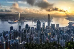 Hong Kong Grants First Stablecoin Licenses to Banking Giants HSBC and Standard Chartered
