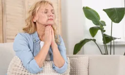 Hormonal Shifts May Reshape Sjogren's Disease Risk Across Lifespan