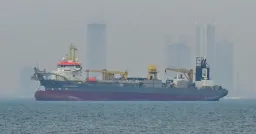 Iran Threatens Strait of Hormuz: U.S. Sources Warn of Mine Deployment