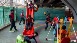 Under a Mumbai Flyover, a School for Street Children Offers a New Path