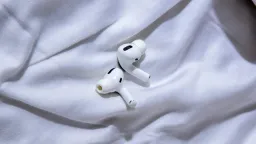 Doctors Warn: Sleeping with Earbuds Carries Risks for Your Ears
