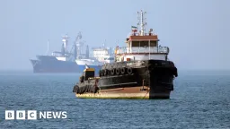 Iran Warns Gulf States on Strait of Hormuz Amid New Attacks