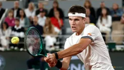 Mensik Advances to French Open Semi-Finals; Andreeva, Kostyuk Set Clash