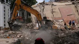 Venezuela Quake Death Toll Reaches 920, Over 50,000 Missing